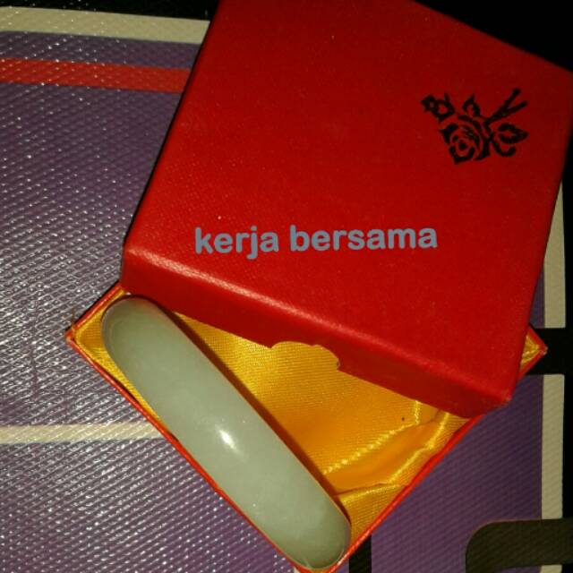 Gelang batu giok lingkar hijau muda