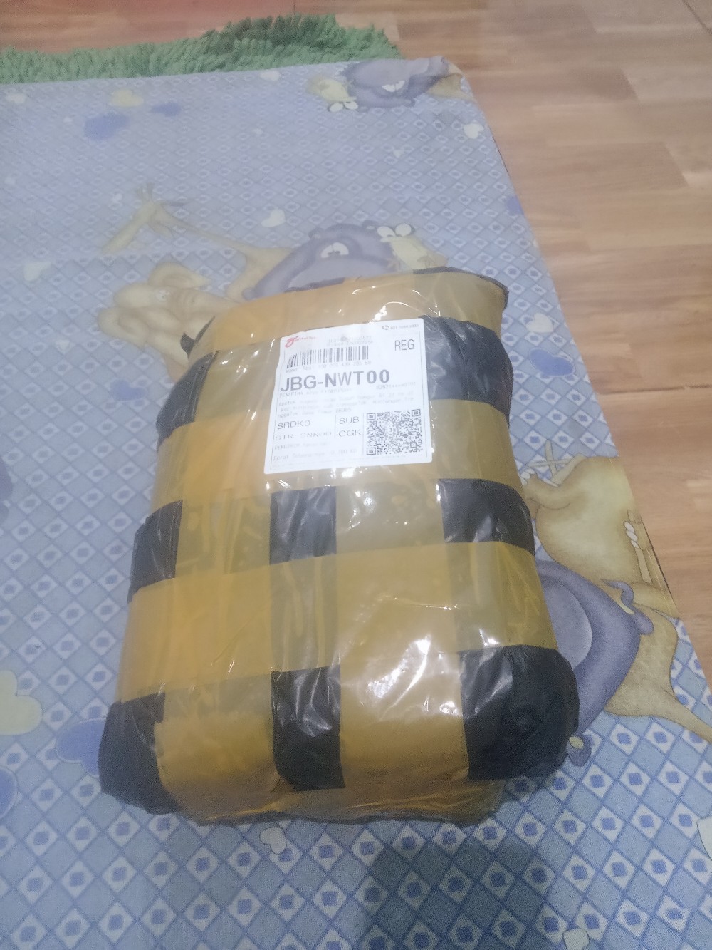 Holder Botol Minum Model Meja Lipat Bahan Plastik Tebal Kokoh Cream Abu Hitam