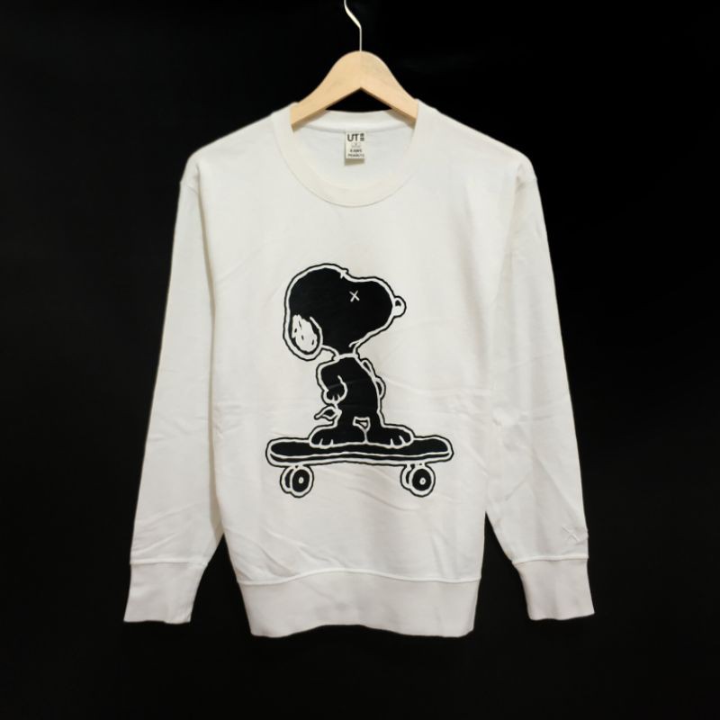 crewneck uniqlo x kaws x peanuts