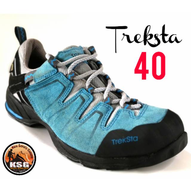 Sepatu second Treksta