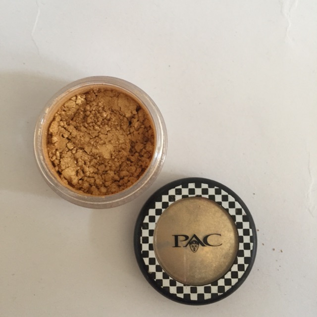Pac eyeshadow powder shimmer