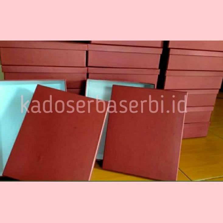 

Pasti Baru kotak kado (hardbox) uk. 30 x 25 x 8 cm | hampers |giftbox