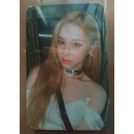 photocard pc heejin chuu olivia hye (hyejoo) LOONA & album c ver.