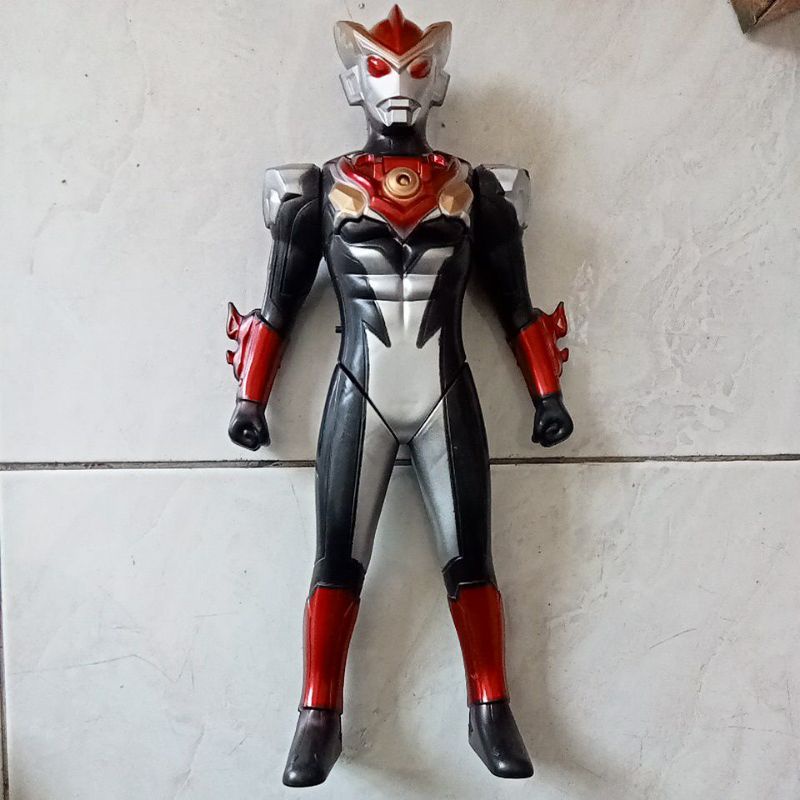 MAINAN ANAK LAKI-LAKI ROBOT ULTRAMAN BATERAI 699-21