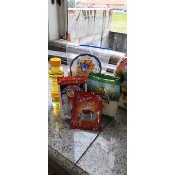 

Paket sembako imut buat berbagi