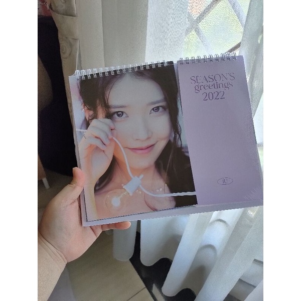 

IU Season's Greeting 2022 Desk Calendar