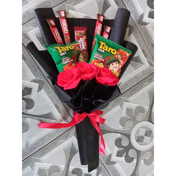 

buket makanan / snack pakai bunga flanel bandung murah
