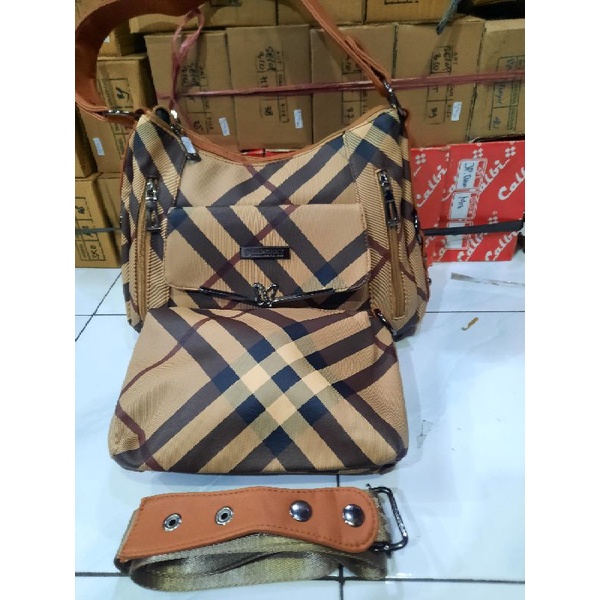 tas wanita slempang burberry isi 2