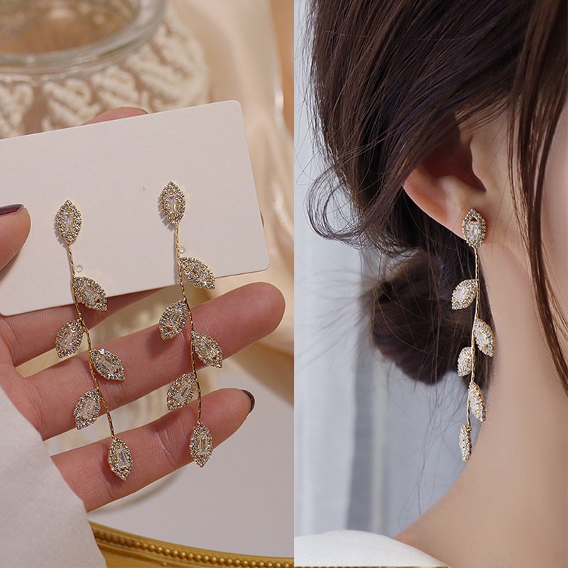 Anting Rumbai Bentuk Daun Bahan 925 Silver Needle Warna Emas Untuk Wanita