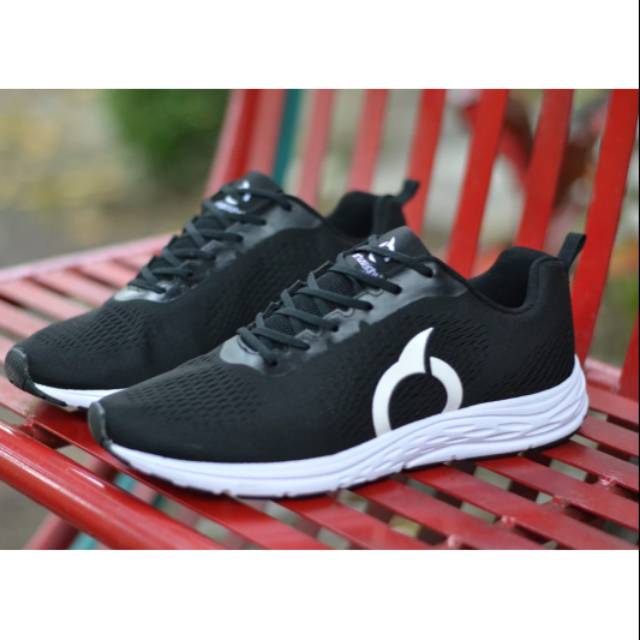 Sepatu Running Ortuseight Vektor Black White
