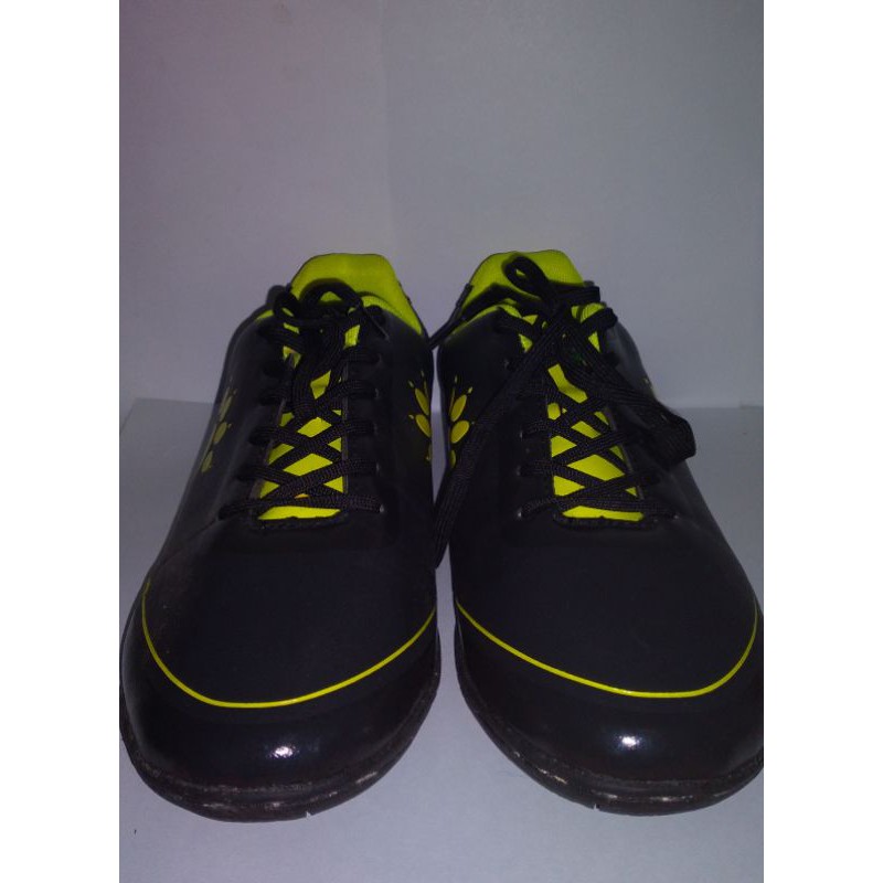 Sepatu futsal KELME