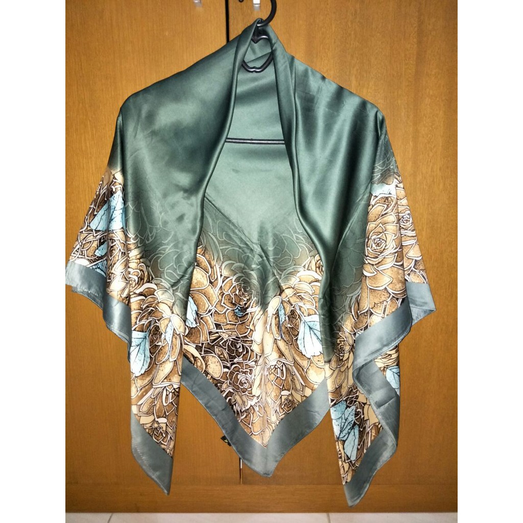 Kerudung Segiempat Yeffa Cavali