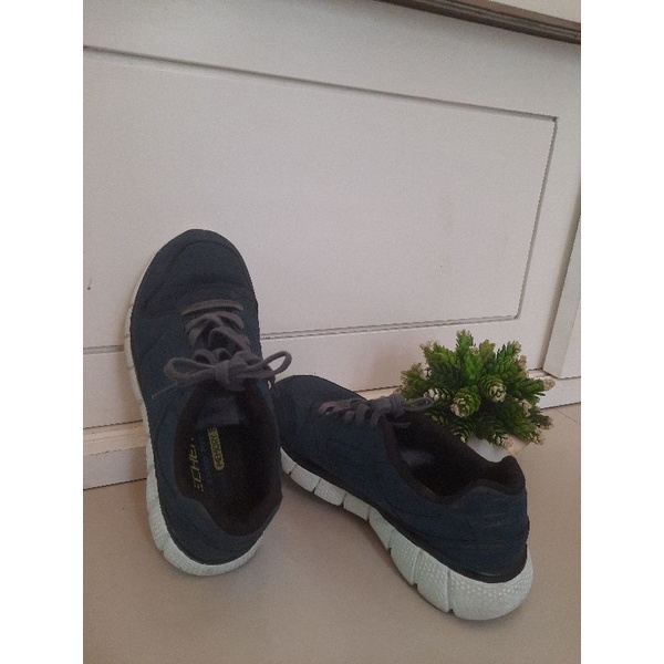 SEPATU MERK SKECHERS
