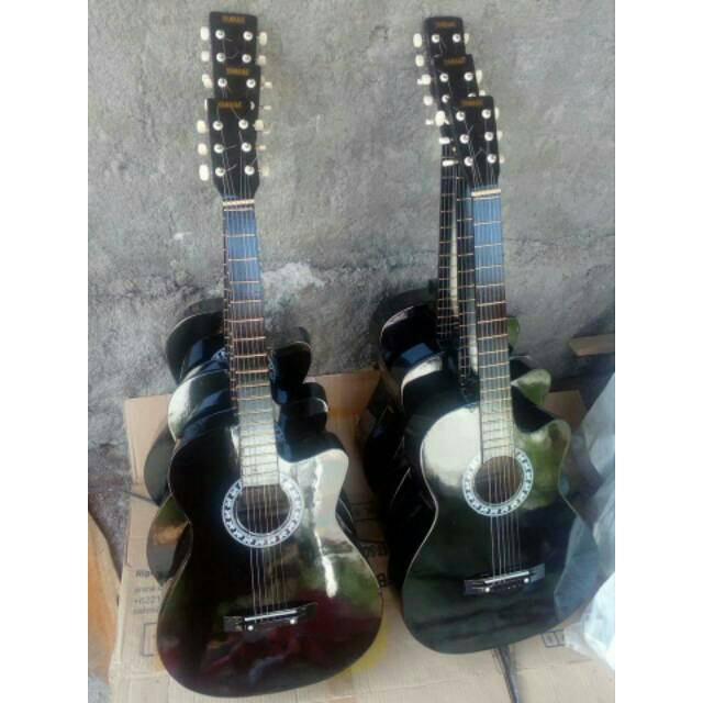 Gitar akustik Yamaha pemula string