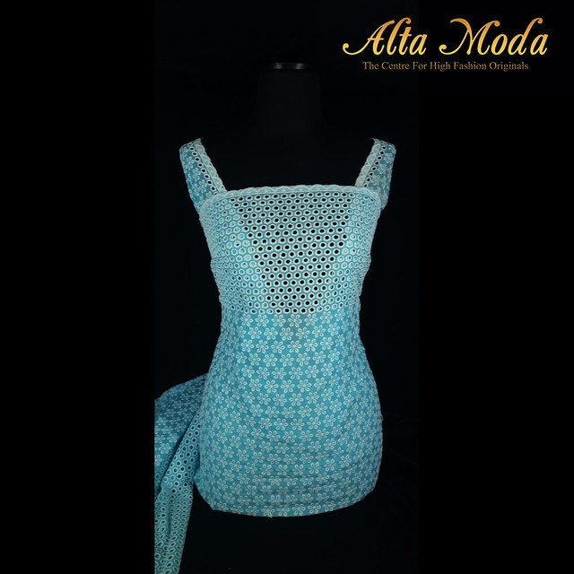 

Alta Moda Katun Bordir Motif Bunga Bintang Bordir Pinggir Biru (1M)
