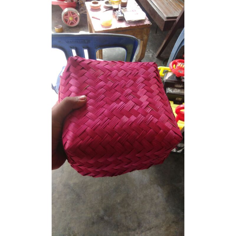 

[ Halodul ] Besek Bambu warana merah ukuran 20x20cm