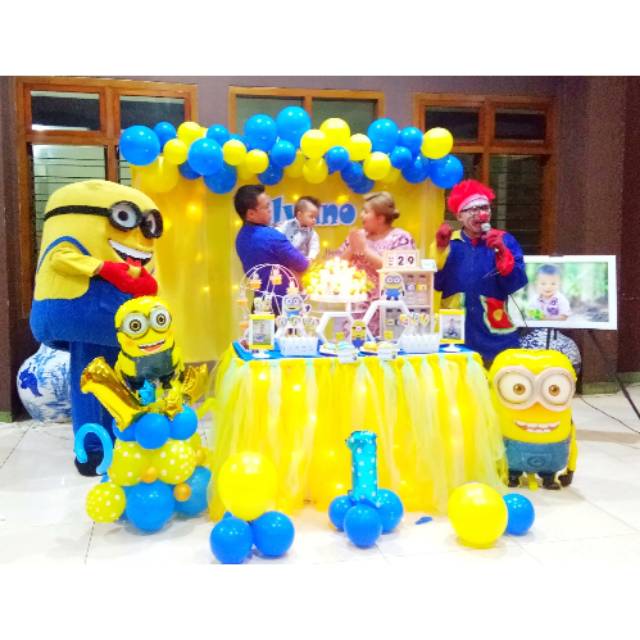 Dessert table minion