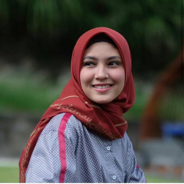 Deenay Plain Border Maroon