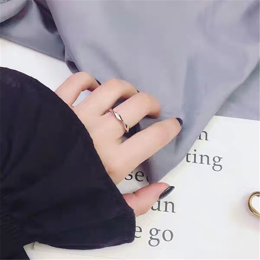 New fashion cold style metal simple twist ring ring female fashion personality joint ring 210807