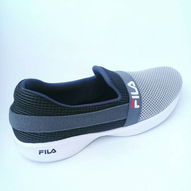 Sepatu slip on fila