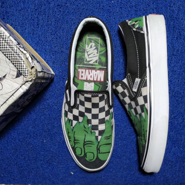 Vans slip on X marvel