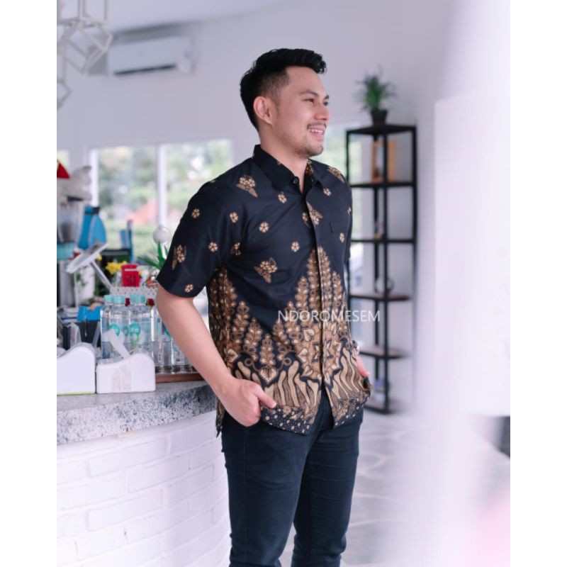 BATIK PREMIUM PRIA LENGAN PENDEK WARNA HITAM KANGEN KAMULYAN HITAM KATUN HALUS BATURDEN LAPIS FURING