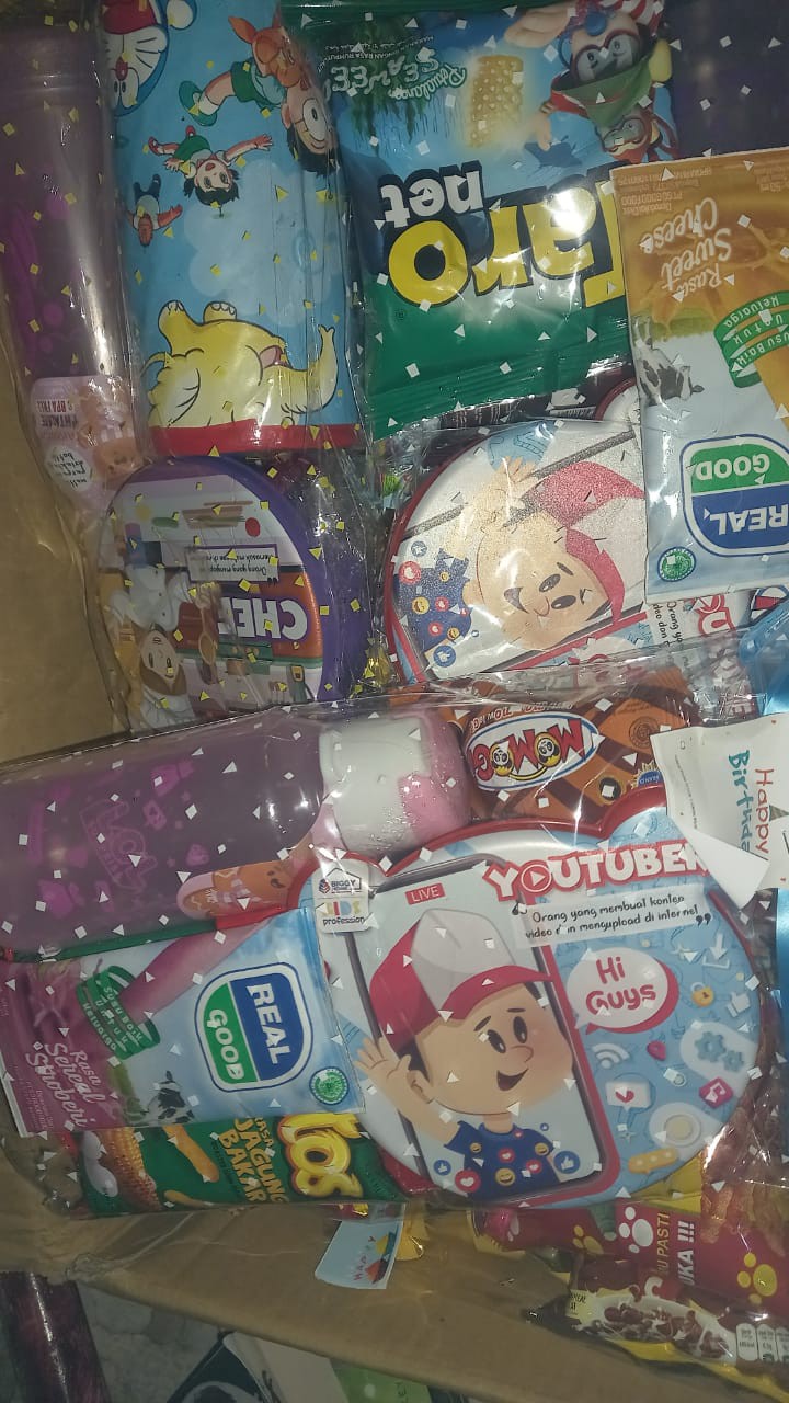 Parcel Bingkisan Snack Lunch Box + Botol Minum Kemasan Cantik Ulang Tahun