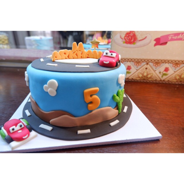 

fondant cake size 20cm