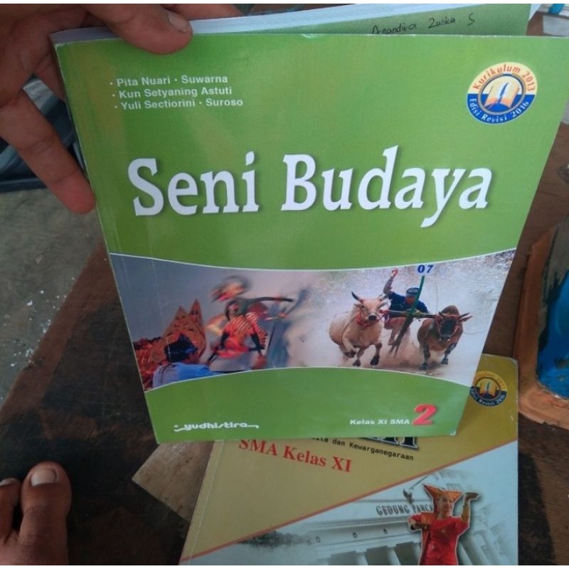 

BUKU SENI BUDAYA UNTUK SMA KELAS 2 EDISI REVISI