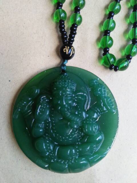 Kalung liontin giok Dewa Ganesha Kwan Im Buddha