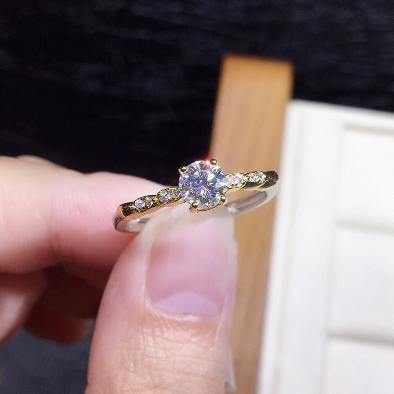 Cincin Moissanite Berlian Baja Titanium Berlapis Emas Wanita Gaya Sederhana Fashion Perhiasan Kawin Kristal Rings