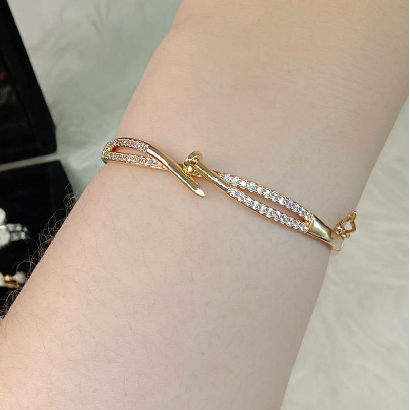 Gelang Titanium Wanita Anti Karat, Anti Alergi, MEWAH &amp; ELEGAN, Jamin 100% Kualitasnya dan Jamin REAL PIC, COD Gratis Ongkir, Perhiasan Gelang Bangle Wanita Paku Gold