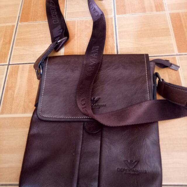 Preloved tas kulit pria giorgio armani  #taskulit#taspria#tasmurah#tassecond#tasbranded#tasselempang