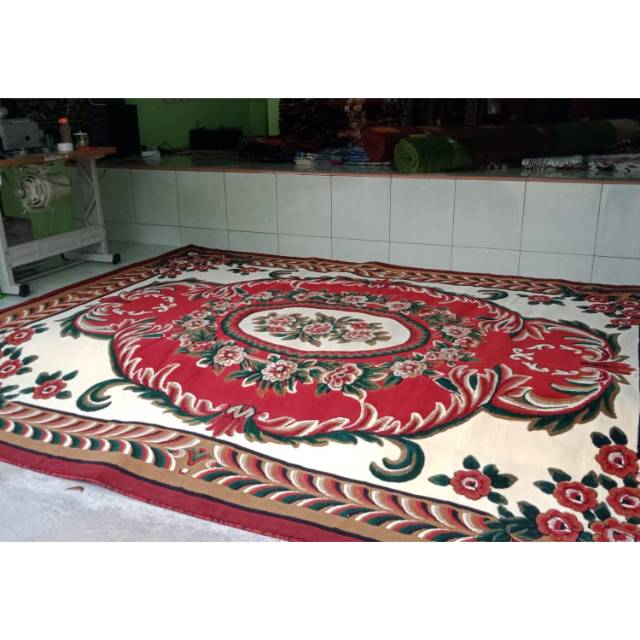 karpet permadani tebal merah