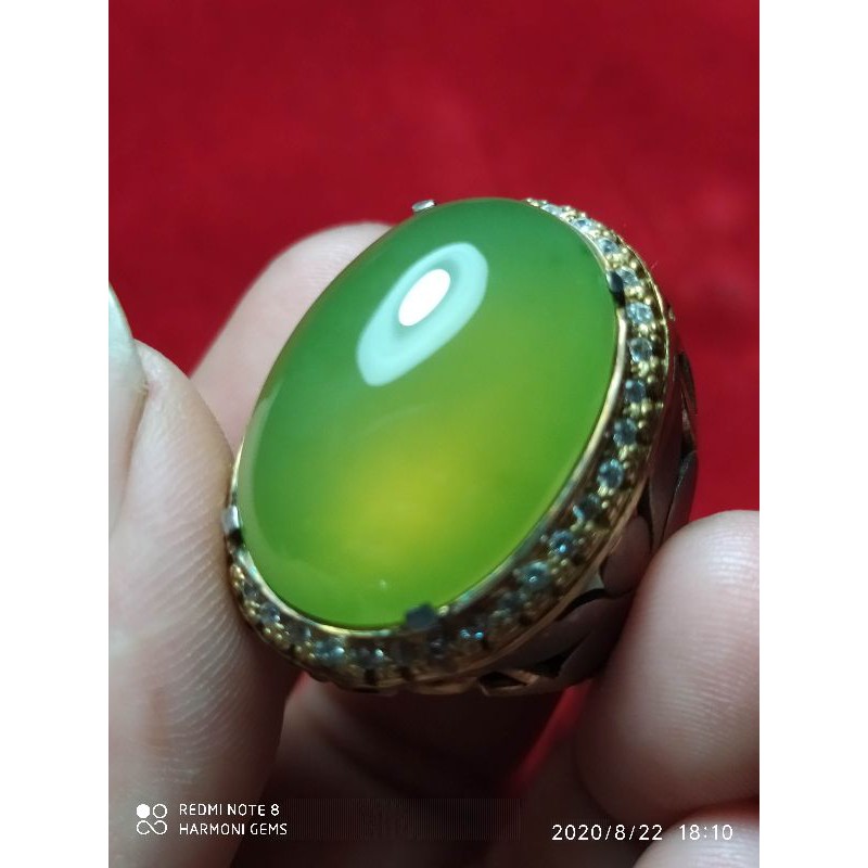 Idocrase pucuk pisang fenomena tapak jalak kristal
