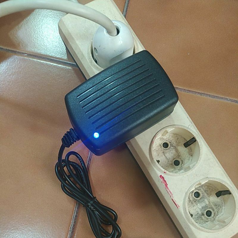 adaptor 12v 2a dengan lampu indikator