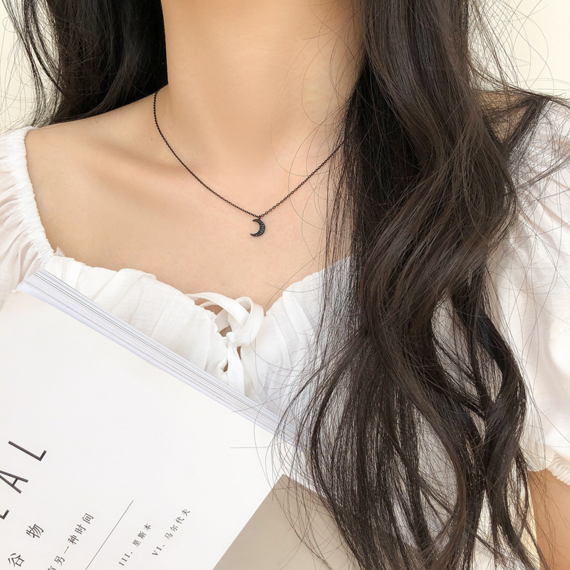 Kalung Choker Rantai Pendek Desain Bulan Warna Hitam Untuk Wanita