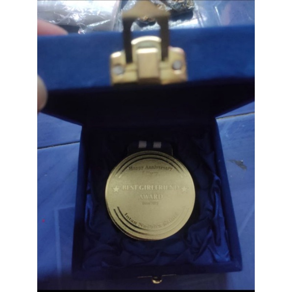 

medali wisuda custom boxlengkap