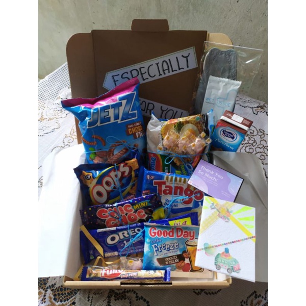 

Hampers snack kekinian-BIRU / Gift box / Kado wisuda / Kado ulang tahun / Snack box