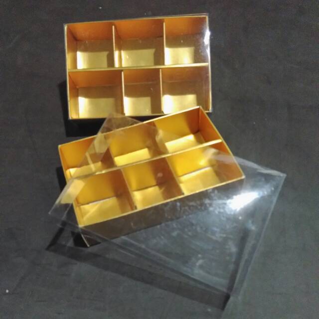 LEMBARAN kotak coklat sekat 6