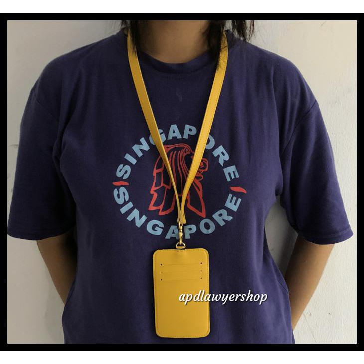 

Produk Unggulan Name Tag Id Card Holder Tali Kulit Kuning 4 Slot Card Kwalitas Bagus