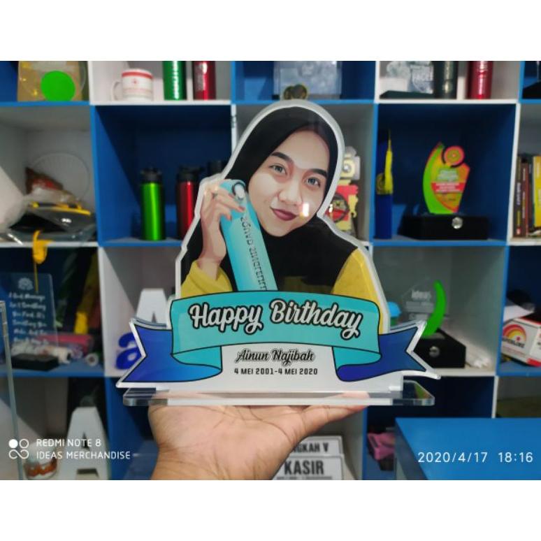 

Gratis Ongkir Kado Ulang Tahun / Vandel Akrilik / Plakat Akrilik / Trophy Wisuda Akrilik