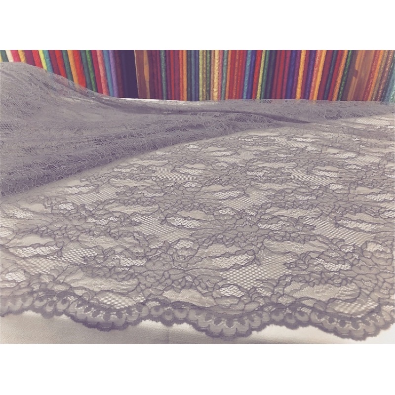 Chantilly lace, bahan halus dan tipis. Tersedia dalam 12 pilihan warna.