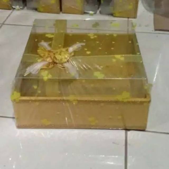 

kotak hantaran kue 25 x 25 gold