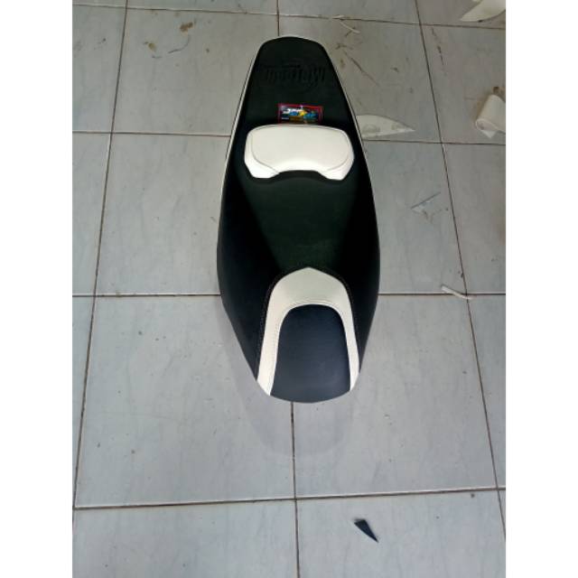 Jok motor vario 150 dan vario 125 led modifikasi retro castem