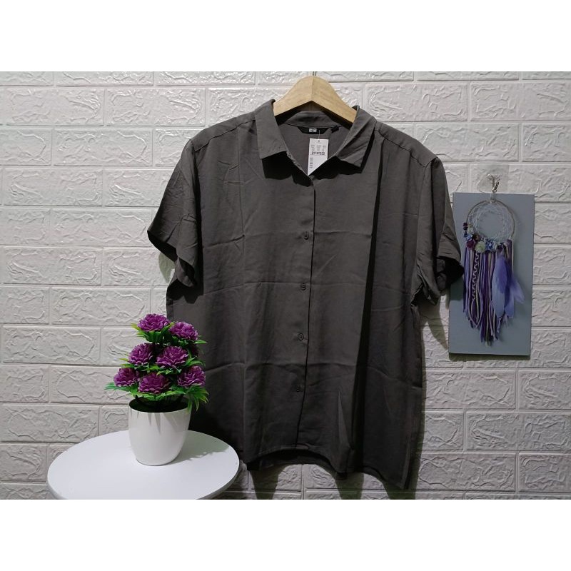 Atasan kemeja Uniqlo - Atasan wanita PL - preloved