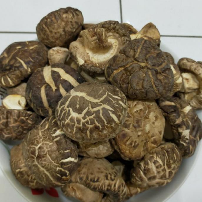 

TERMURAH Jamur Shitake Kering 500gr - Jamur Shiangku - Hioko - Xiang Gu - Hyoko Kode 1046