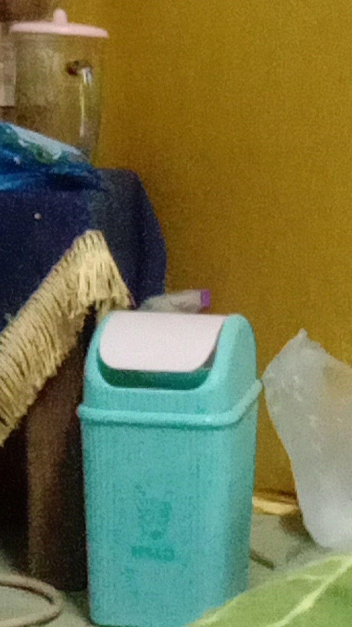 Miniso Cute Desktop Trash Can / Tempat Sampah Lucu