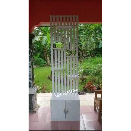 lemari penyekat ruang tamu minimalis