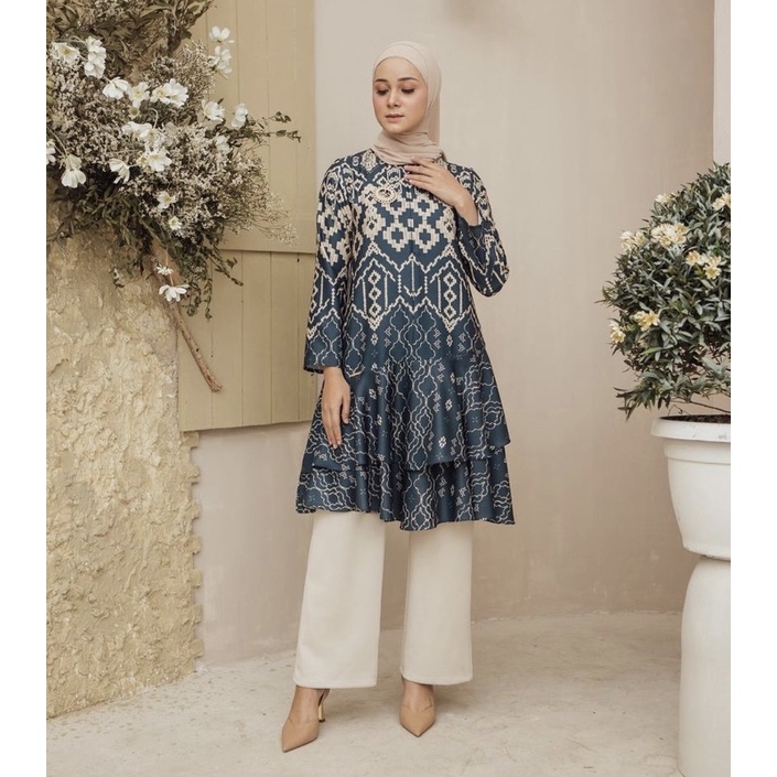 Dara tunic in mulberry size S